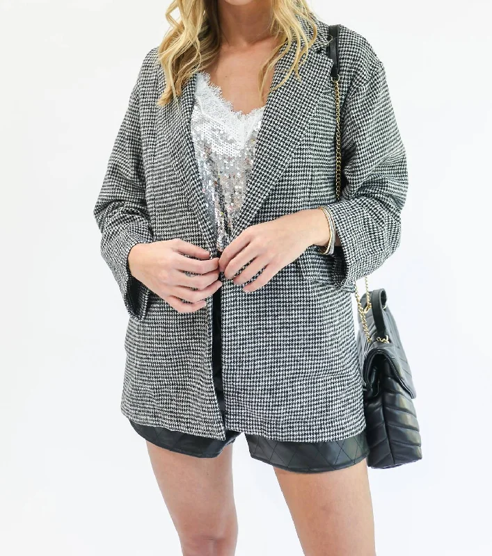 Women’s shearling vests for chic layering -Classy Queen Houndstooth Boyfriend Blazer In Black/white