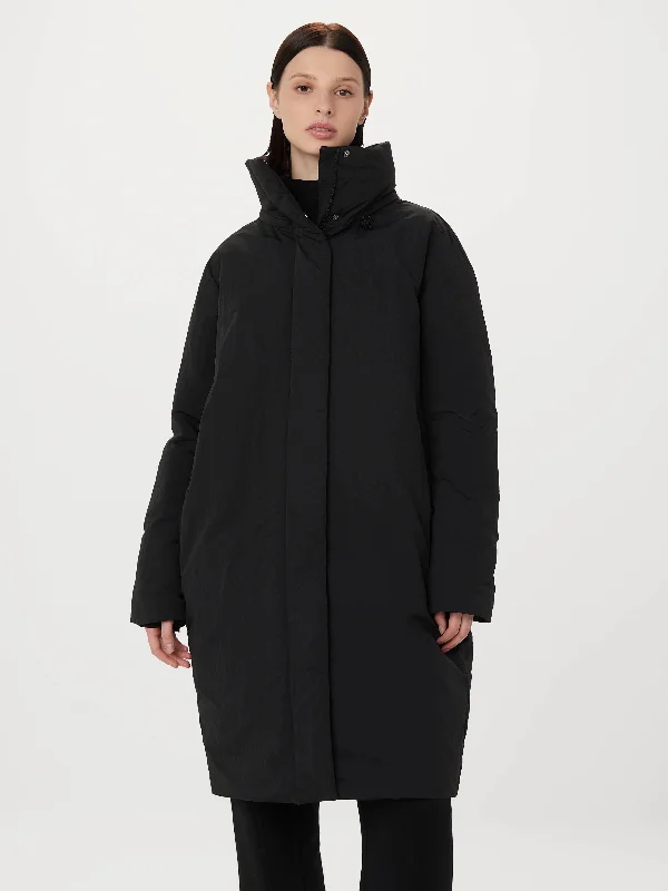 Women’s stylish raincoats for rainy days -The Iceland Long Coat in Black